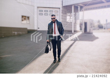 business man outside 21424092