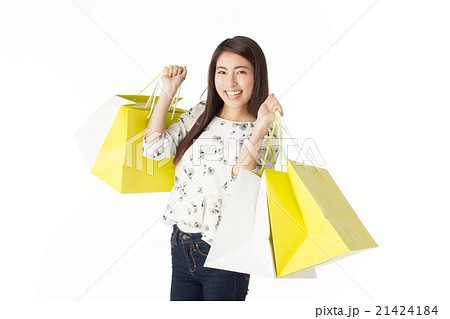 爆買い ショップ袋を両手いっぱい持っている女性の写真素材 [21424184 