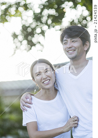 ペアルックの夫婦 ペアルックの夫婦 21424539