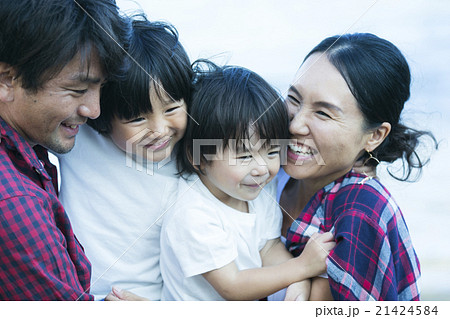 ハワイで暮らす親子 ハワイで暮らす親子 21424584