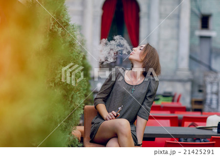girl with E-cigarette 21425291