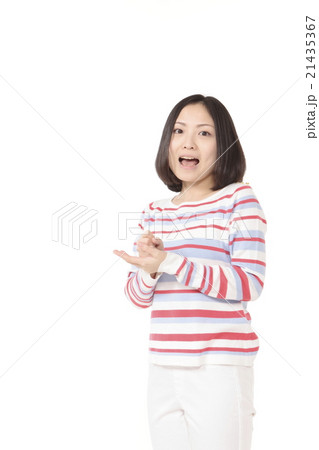 ひらめきポーズの若い女性の写真素材