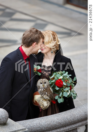 Bridal couple with owl 21436678