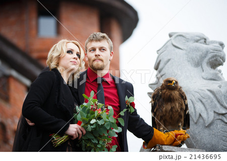 Bridal couple with eagle 21436695