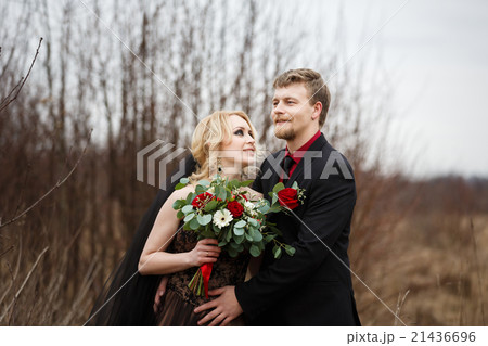 Bridal couple outdoor 21436696