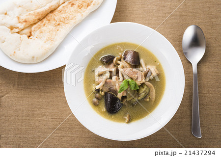 グリーンカレーとナン 21437294