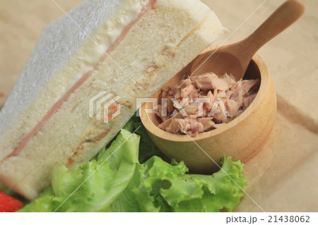 tasty sandwich tuna ham 21438062