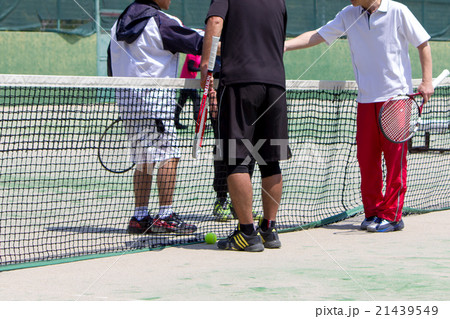 テニスをする女性 テニスをする女性 21439549