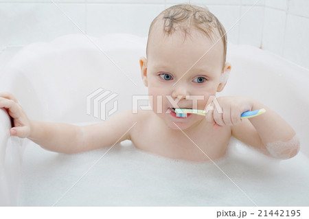 little boy washing in bath little boy washing in bath 21442195