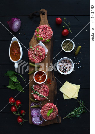 Ingredients for cooking burgers. Raw ground beef Ingredients for cooking burgers. Raw ground beef 21443492