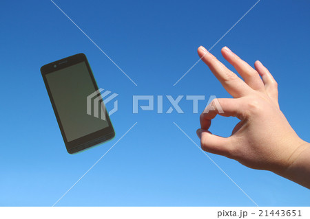 スマートフォンとオーケーサイン 21443651