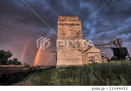 Grain Elevator Saskatchewan 21444433