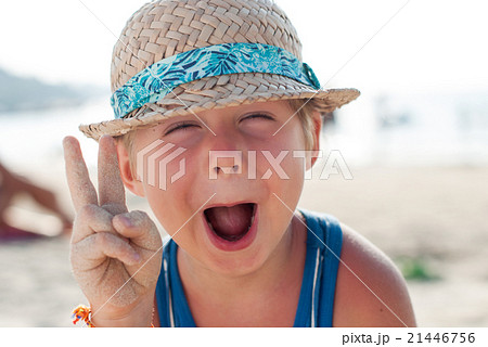 Funny Wriggles Boy Wattled Haty Fingers V Gesture Funny Wriggles Boy Wattled Haty Fingers V Gesture 21446756