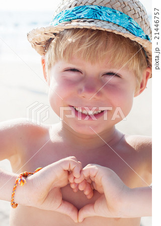 Sweet Smile Happy Boy Wattled Hat Make Heart Sign Sweet Smile Happy Boy Wattled Hat Make Heart Sign 21446757