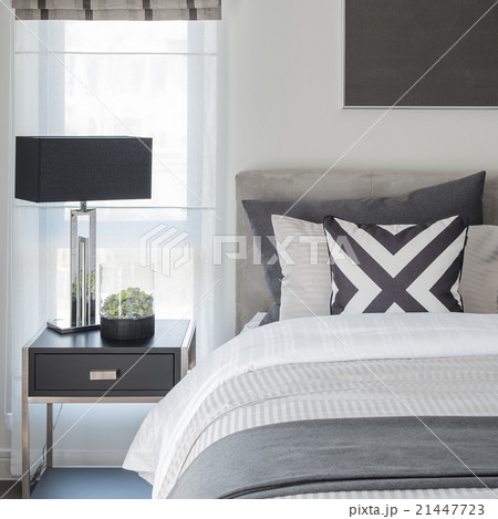 black and white modern bedroom style 21447723