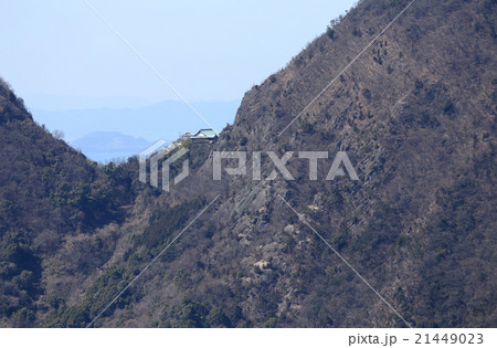 四国霊場第73番札所「出釈迦寺」奥の院   "聖地"「捨身ヶ嶽禅定」を大麻山から見る 21449023