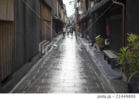 京都市東山区祇園町の雨上がりの風景 21449800