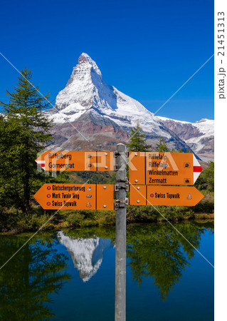 Signpost with famous Matterhorn in Switzerland 21451313