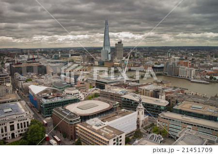 セント・ポール大聖堂から見たロンドンの町並み：スカイガーデンとザ・シャード　 21451709