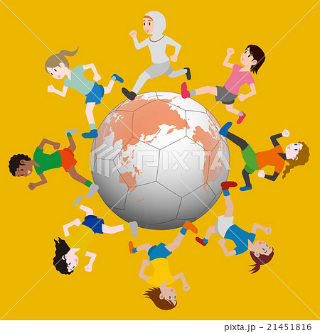 世界地図の投影されたサッカーボールの周りを走る様々な人種の人々イラスト 21451816