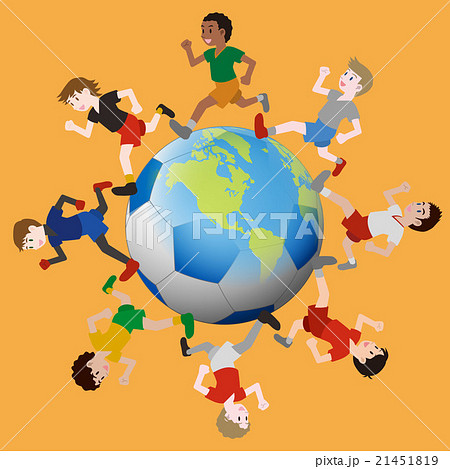 世界地図の投影されたサッカーボールの周りを走る様々な人種の人々イラストのイラスト素材