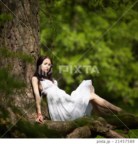 beautiful girl on old tree 21457589