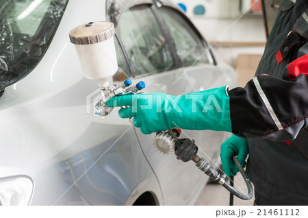 painting a car  21461112