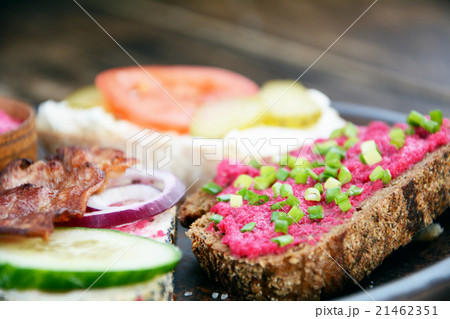 Tasty tapas on the table 21462351