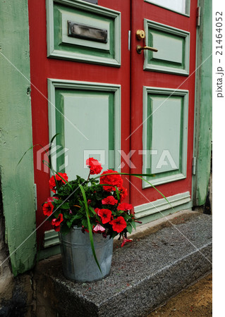 door, mailbox and a bucket of flowers door, mailbox and a bucket of flowers 21464052