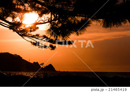 能登の夕日 21465419