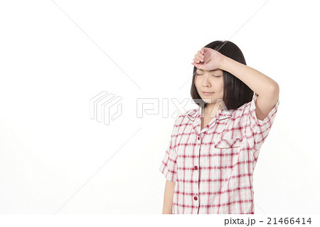 風邪気味の若い女性 風邪気味の若い女性 21466414