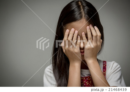 Lonely Asian child crying in the darkroom 21468439