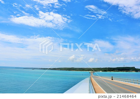 伊良部大橋からの沖縄の海と伊良部島 21468464