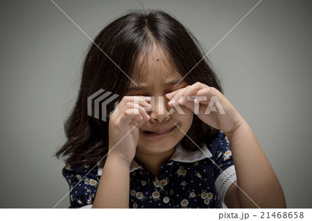 Lonely Asian child crying in the darkroom 21468658