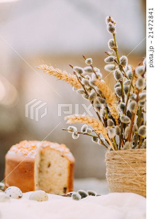 Bright sunny Easter rustic background 21472841