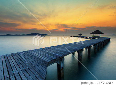 The long wooden bridge 21473787