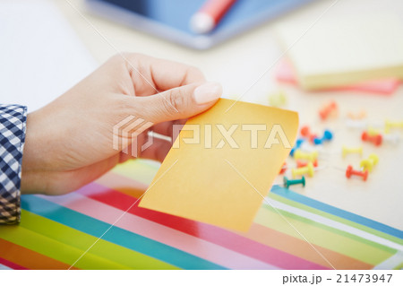Adhesive note at office 21473947