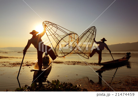 Traditional fishermen silhouette at Inle lake 21474459