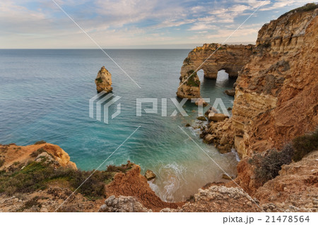 Arch Beach Marinha, Portugal.  21478564