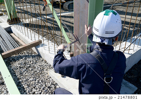 鉄骨工事の縦より測定 21478801