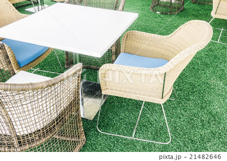 Empty chair and table in restaurant 21482646