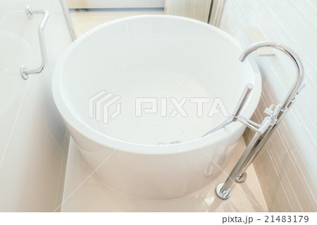 Bathtub 21483179