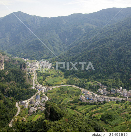 In China, Wenzhou, "Yandang Mountain", at the foot of the mountain villages and islands. 21491616