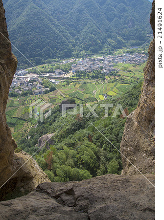 In China, Wenzhou, "Yandang Mountain", at the foot of the mountain villages and islands. In China, Wenzhou, "Yandang Mountain", at the foot of the mountain villages and islands. 21491624