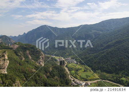 In China, Wenzhou, "Yandang Mountain", at the foot of the mountain villages and islands. 21491634