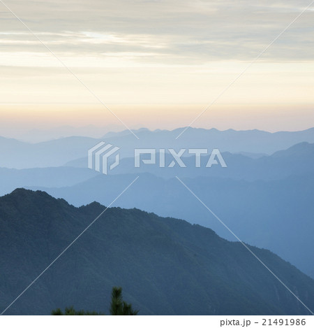 Sunrise mountain scenery 21491986