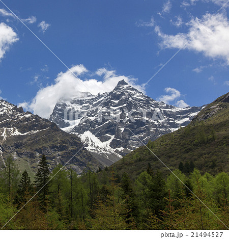 China Sichuan "Four Girls Mountain" Snow Mountain 21494527