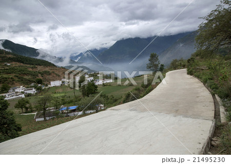 Rural mountain road 21495230