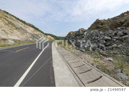 Mountain road 21499597