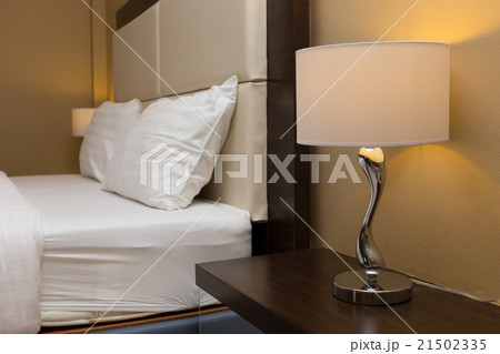 bedroom with bed and lamp decoration 21502335